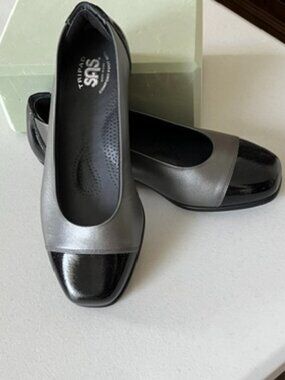 Women's SAS Gray/Black Flats  9 Wide